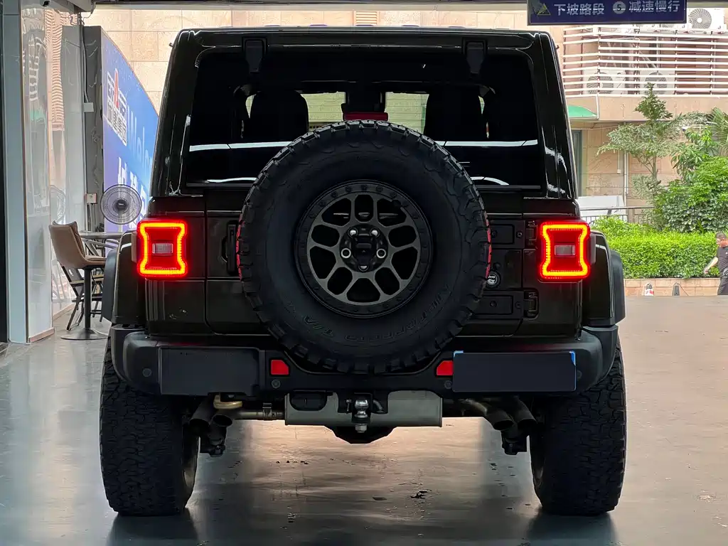 Jeep Wrangler — фото 6