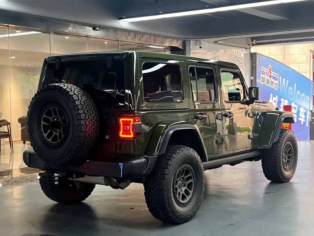 Jeep Wrangler — фото 7