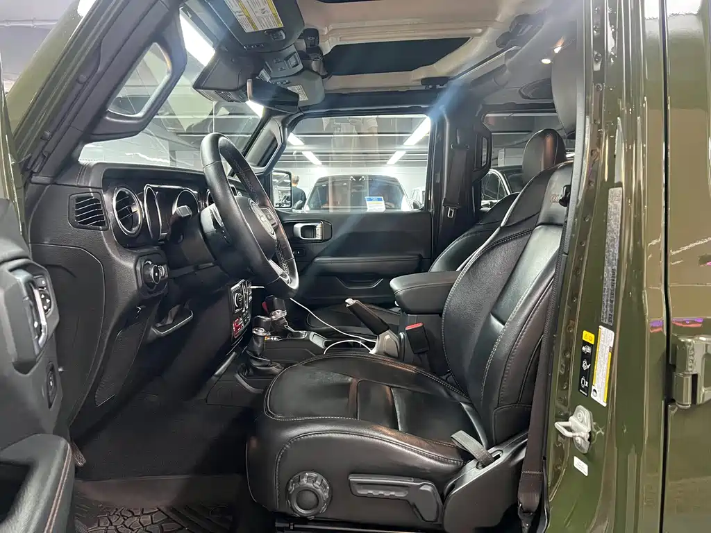Jeep Wrangler — фото 9