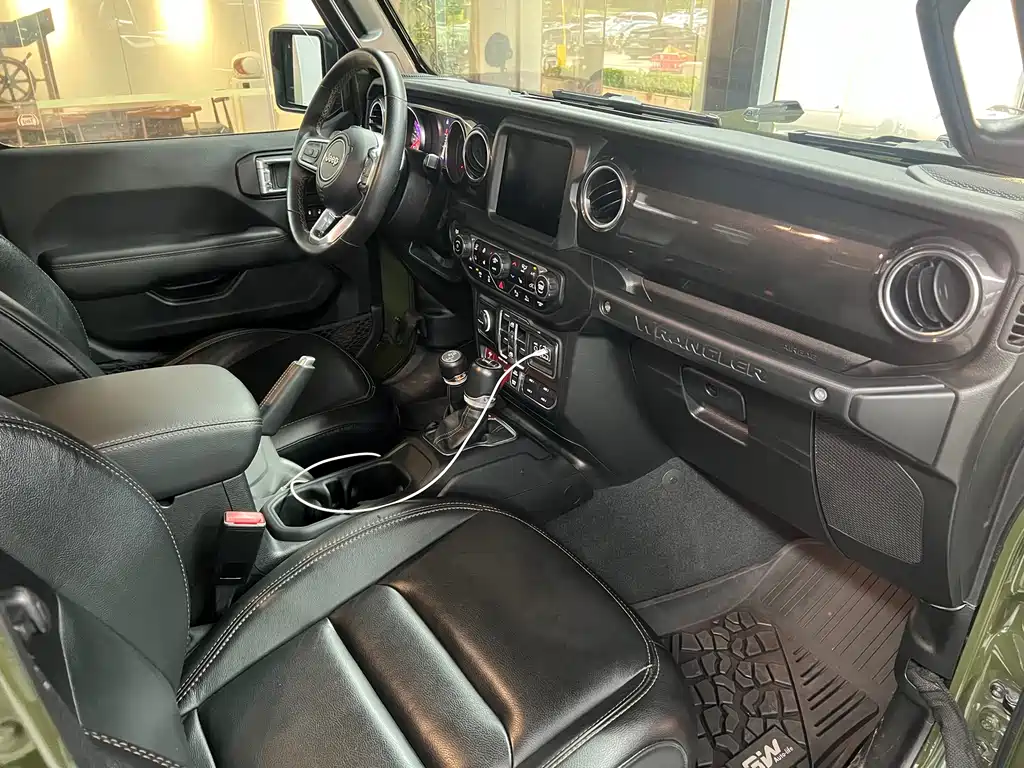 Jeep Wrangler — фото 10