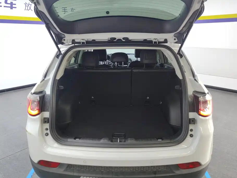 Jeep Compass — фото 4
