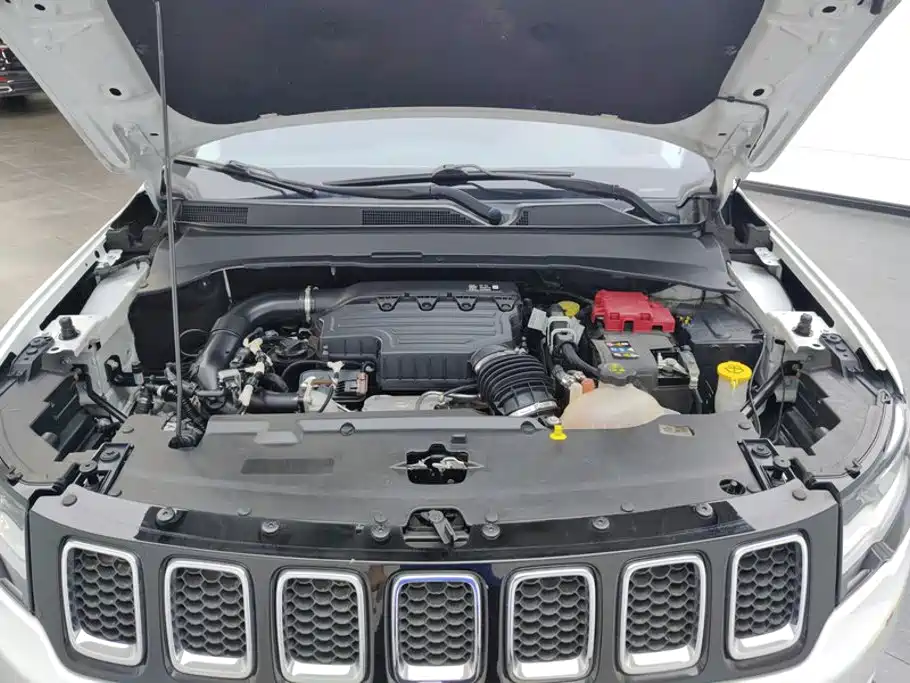 Jeep Compass — фото 10