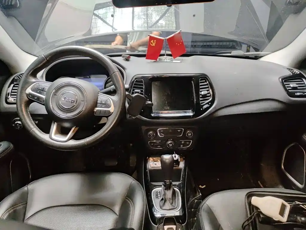 Jeep Compass — фото 13