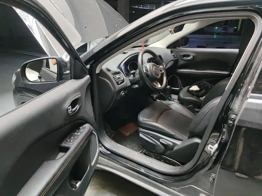 Jeep Compass — фото 14
