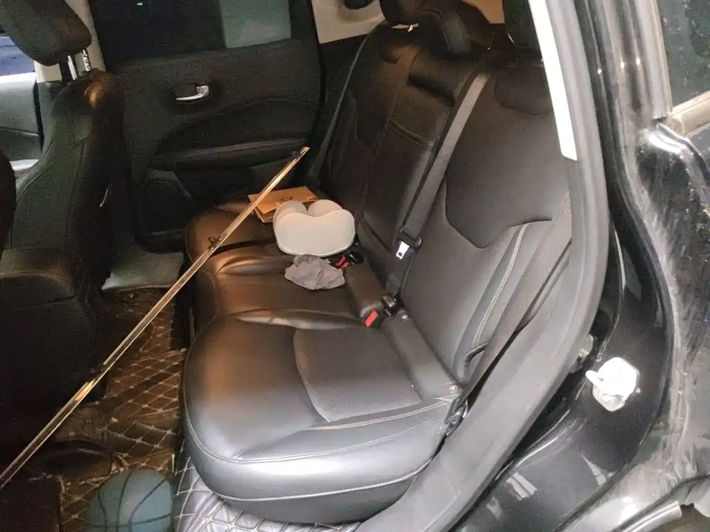 Jeep Compass — фото 15