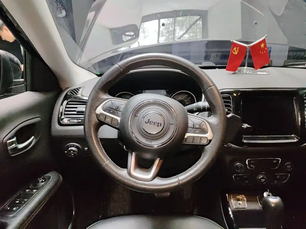 Jeep Compass — фото 3
