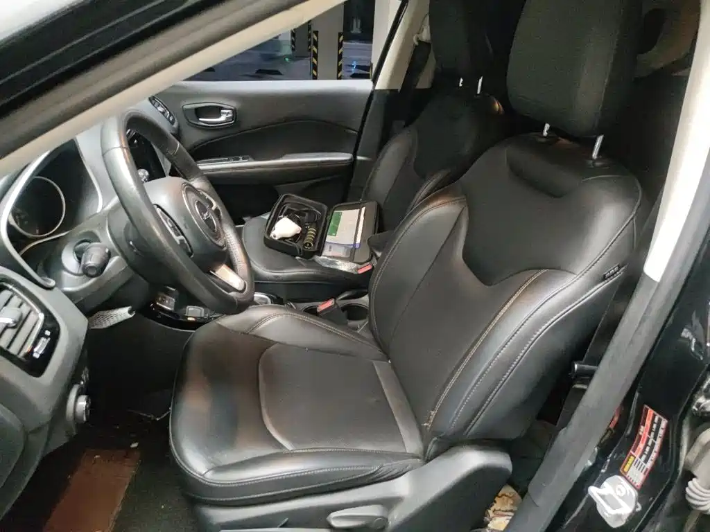 Jeep Compass — фото 8