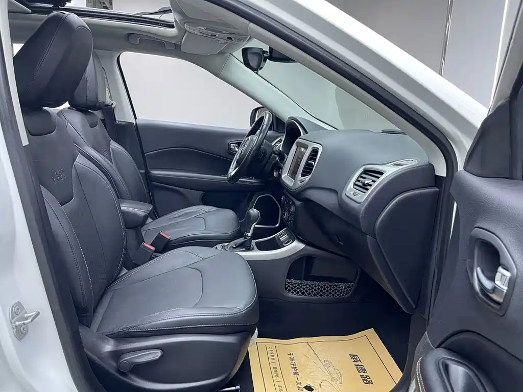 Jeep Compass — фото 17