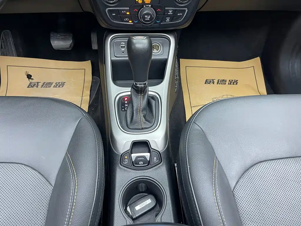 Jeep Compass — фото 24