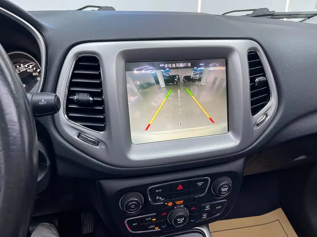 Jeep Compass — фото 30