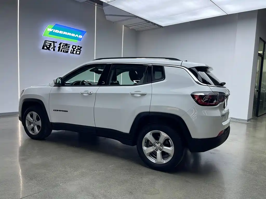 Jeep Compass — фото 5