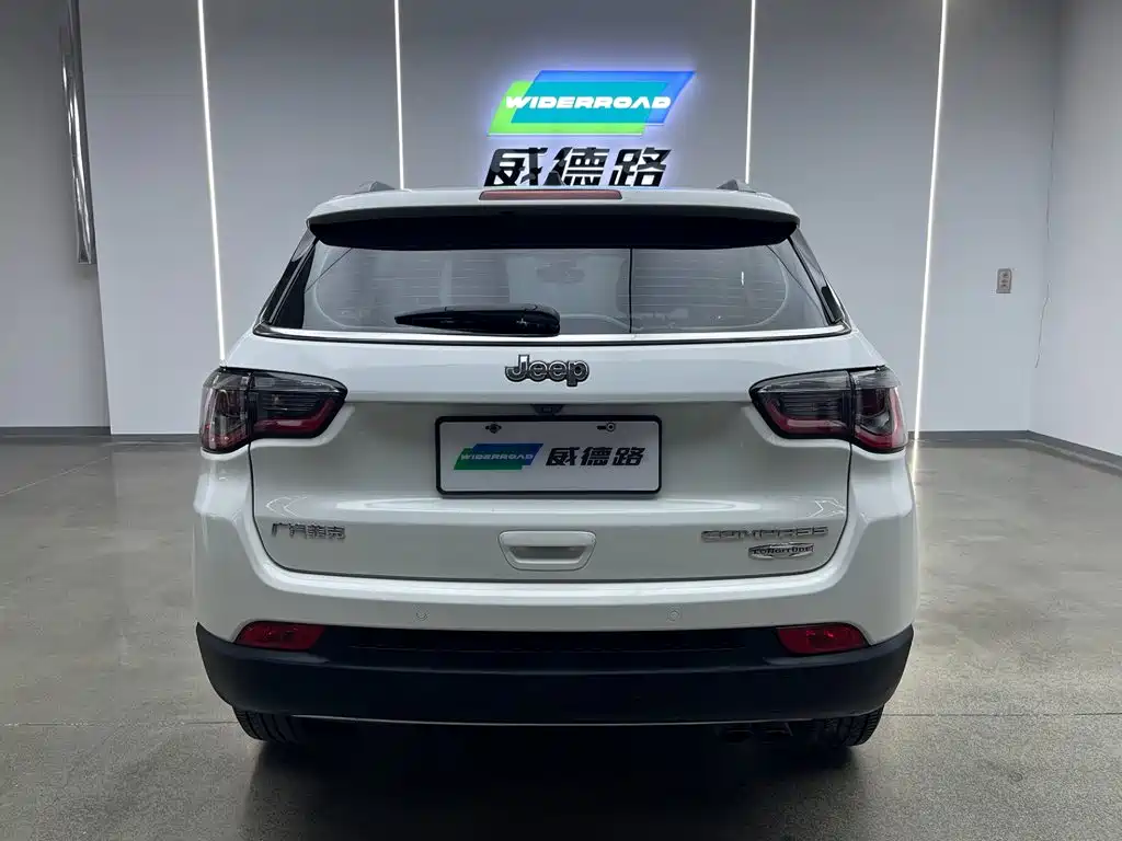 Jeep Compass — фото 6