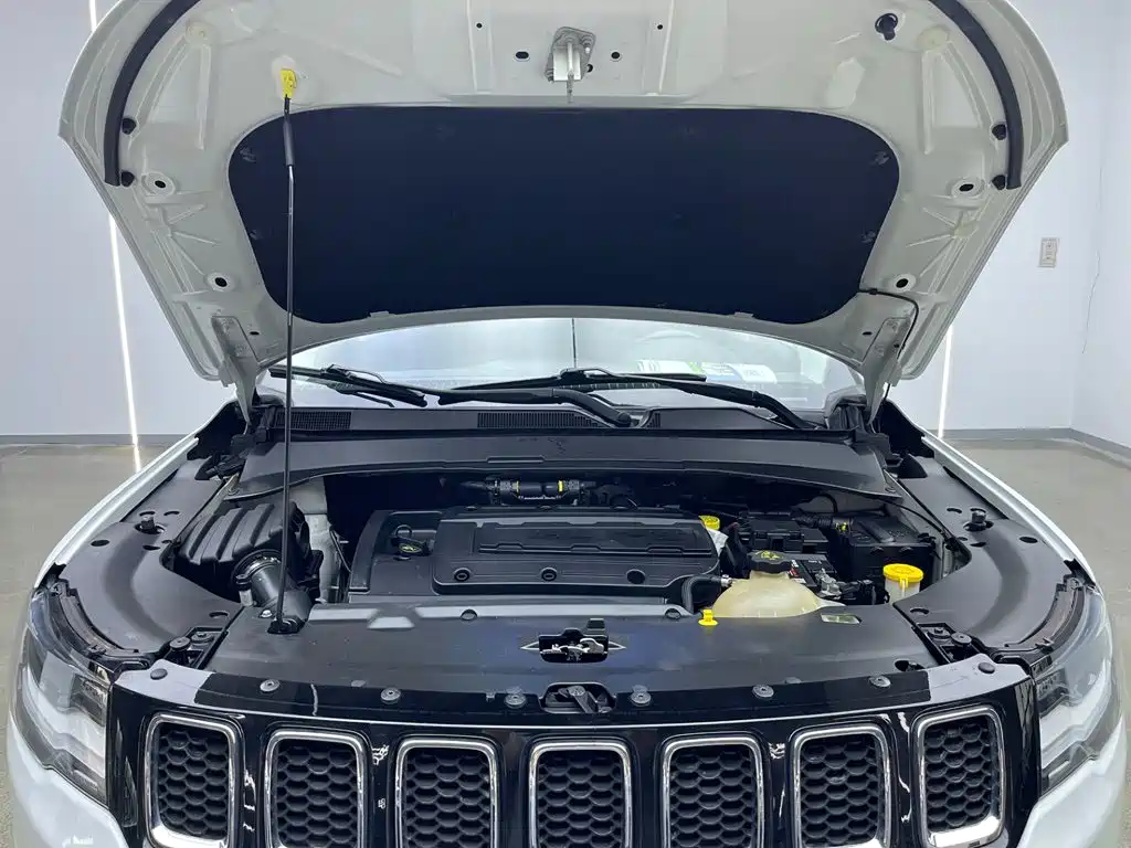 Jeep Compass — фото 8