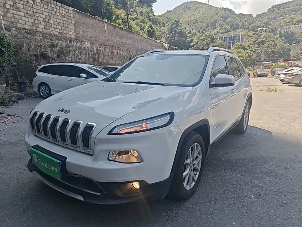 Jeep Cherokee — фото 2