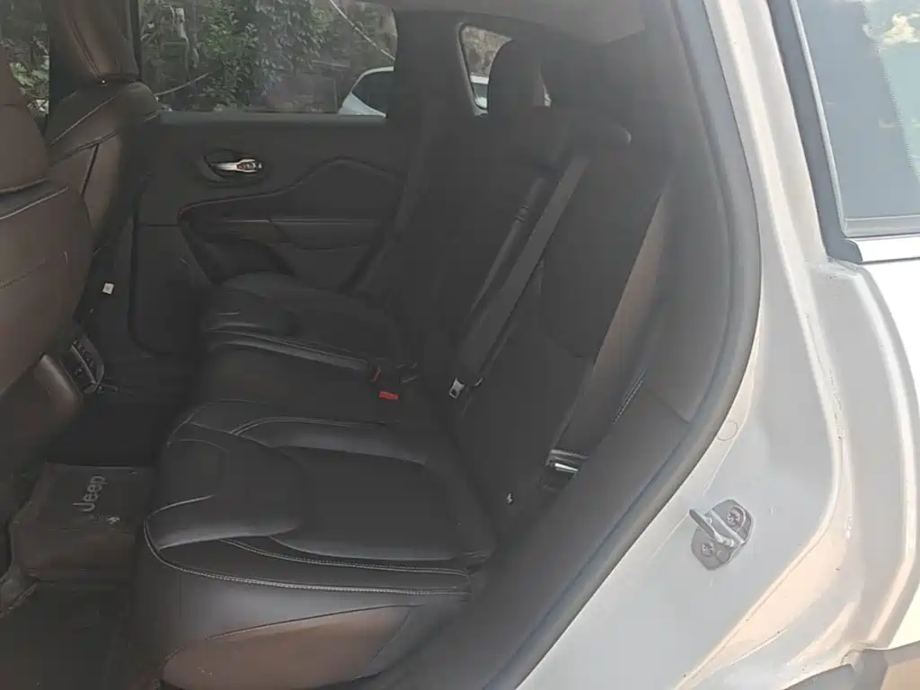 Jeep Cherokee — фото 17