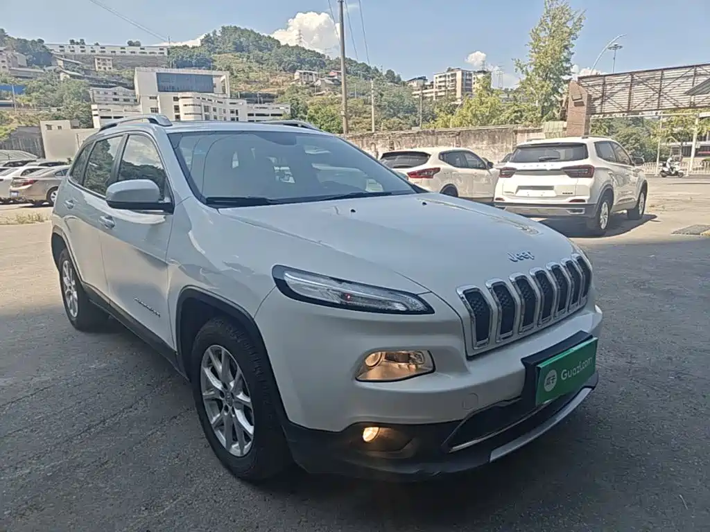 Jeep Cherokee — фото 4