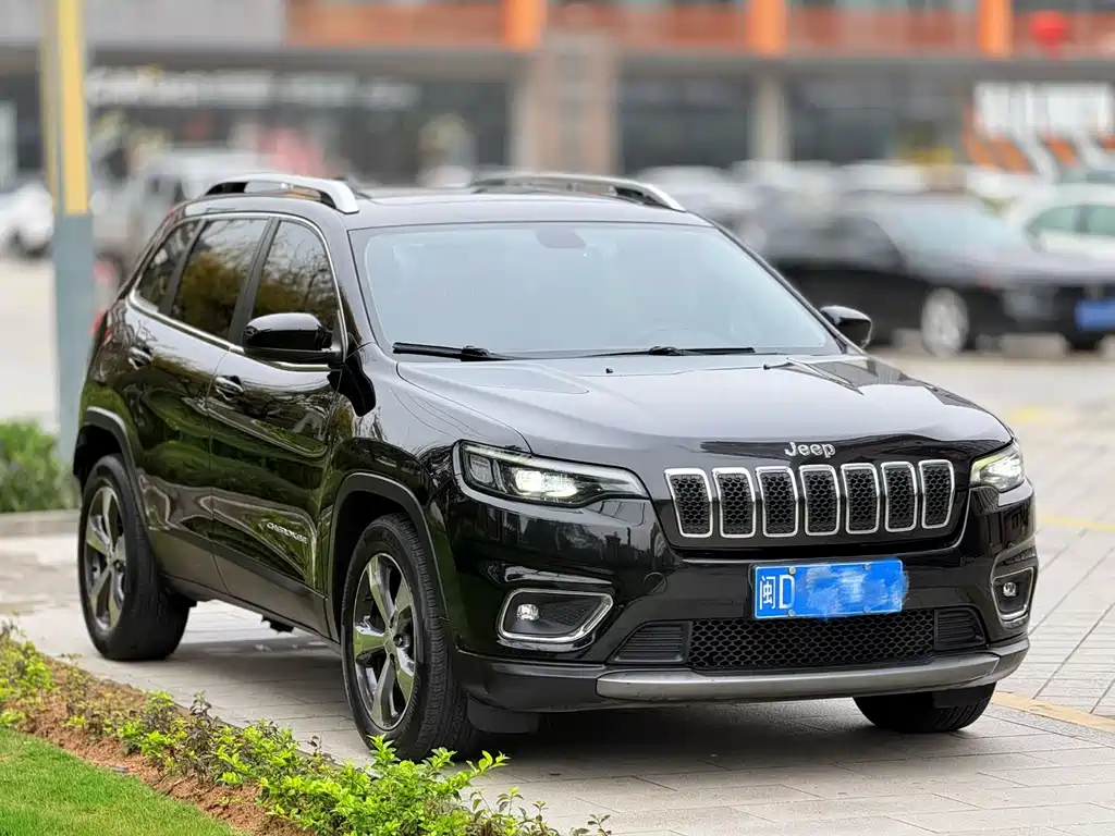 Jeep Cherokee — фото 3