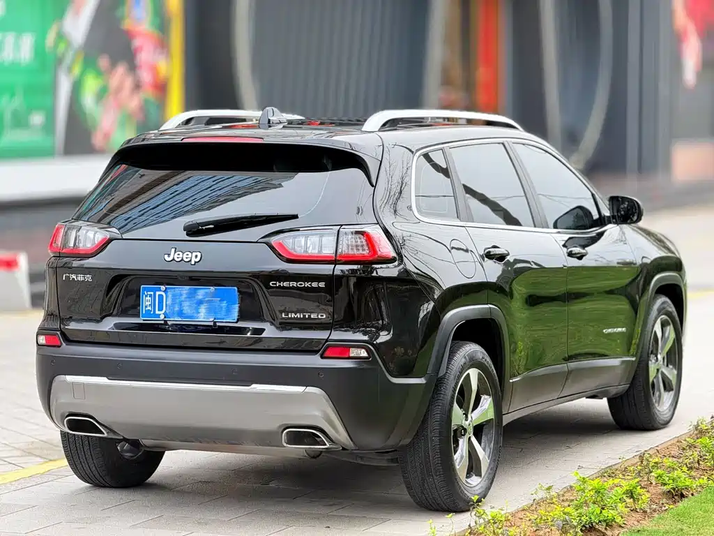 Jeep Cherokee — фото 4