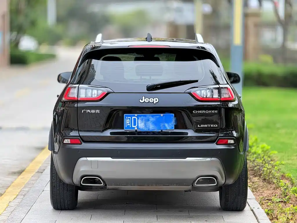 Jeep Cherokee — фото 5