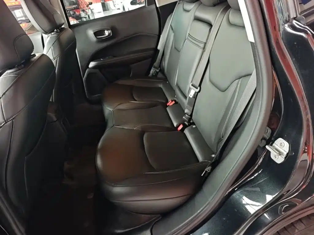 Jeep Compass — фото 13