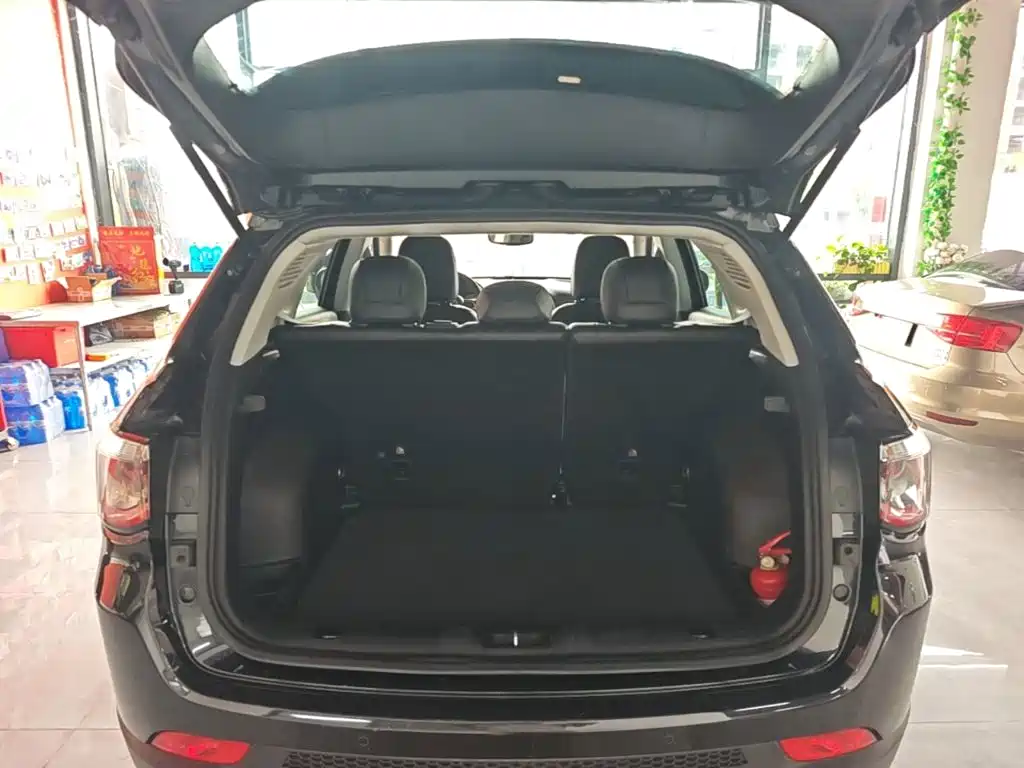 Jeep Compass — фото 15
