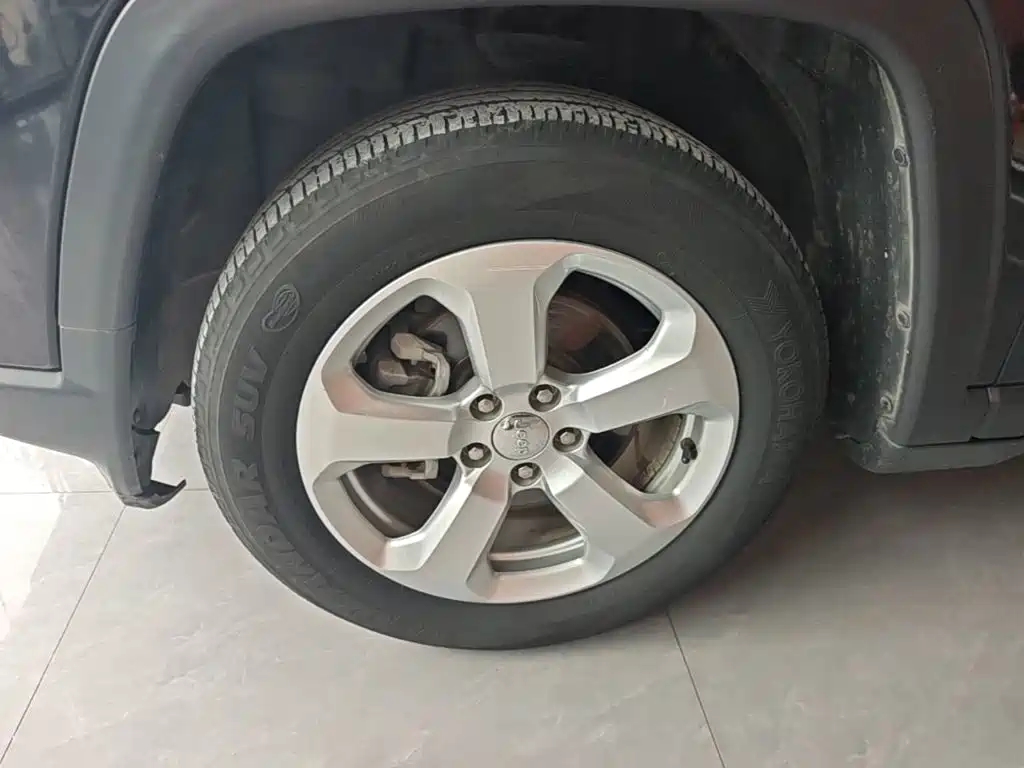 Jeep Compass — фото 25