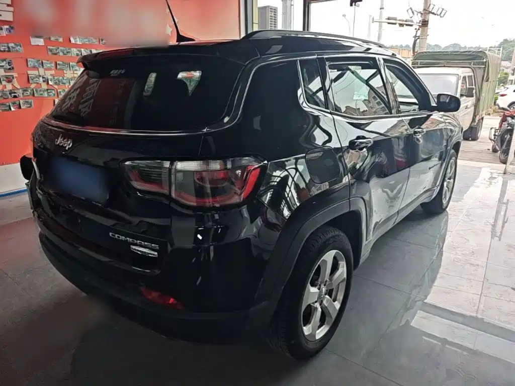 Jeep Compass — фото 5