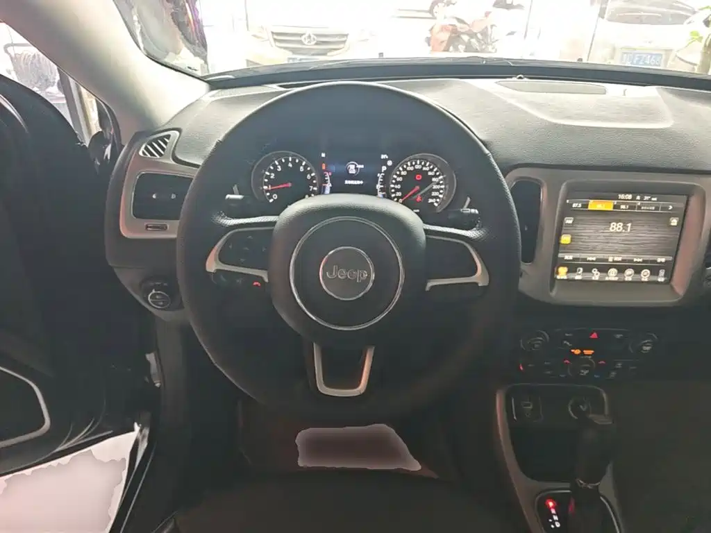 Jeep Compass — фото 7