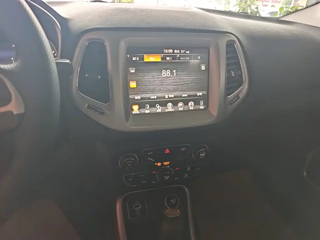 Jeep Compass — фото 9
