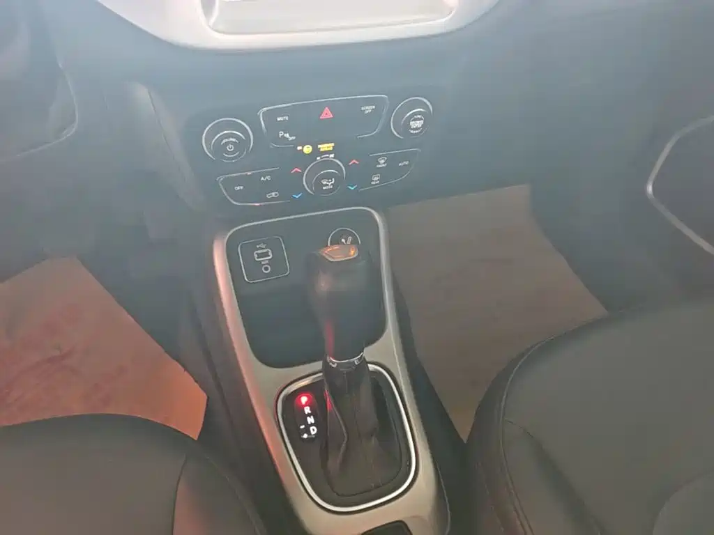 Jeep Compass — фото 10