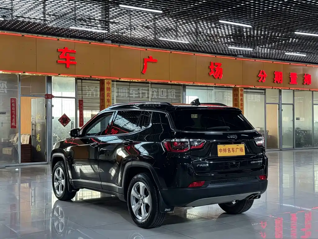 Jeep Compass — фото 6