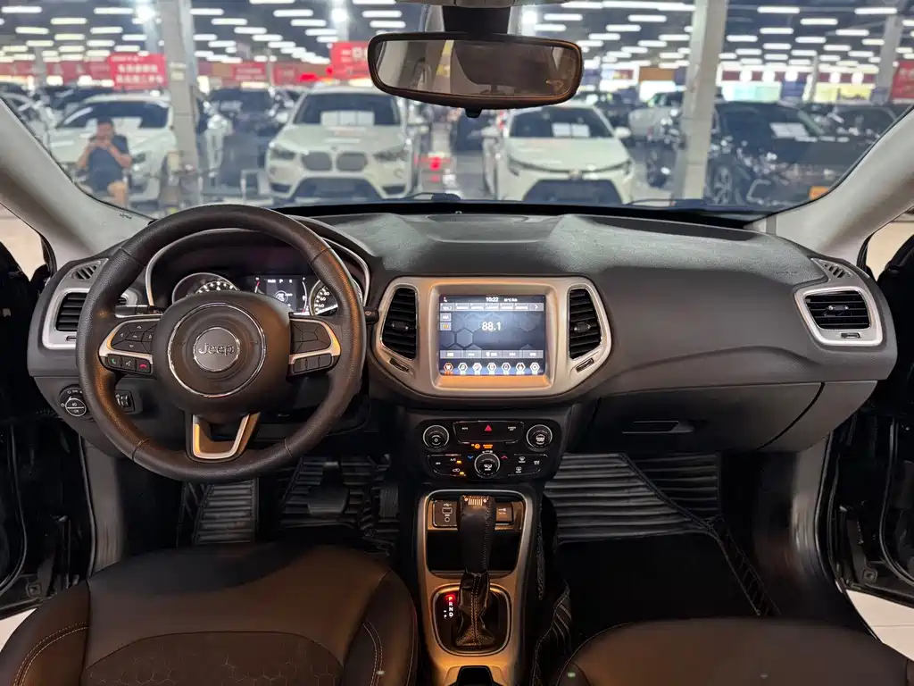 Jeep Compass — фото 8