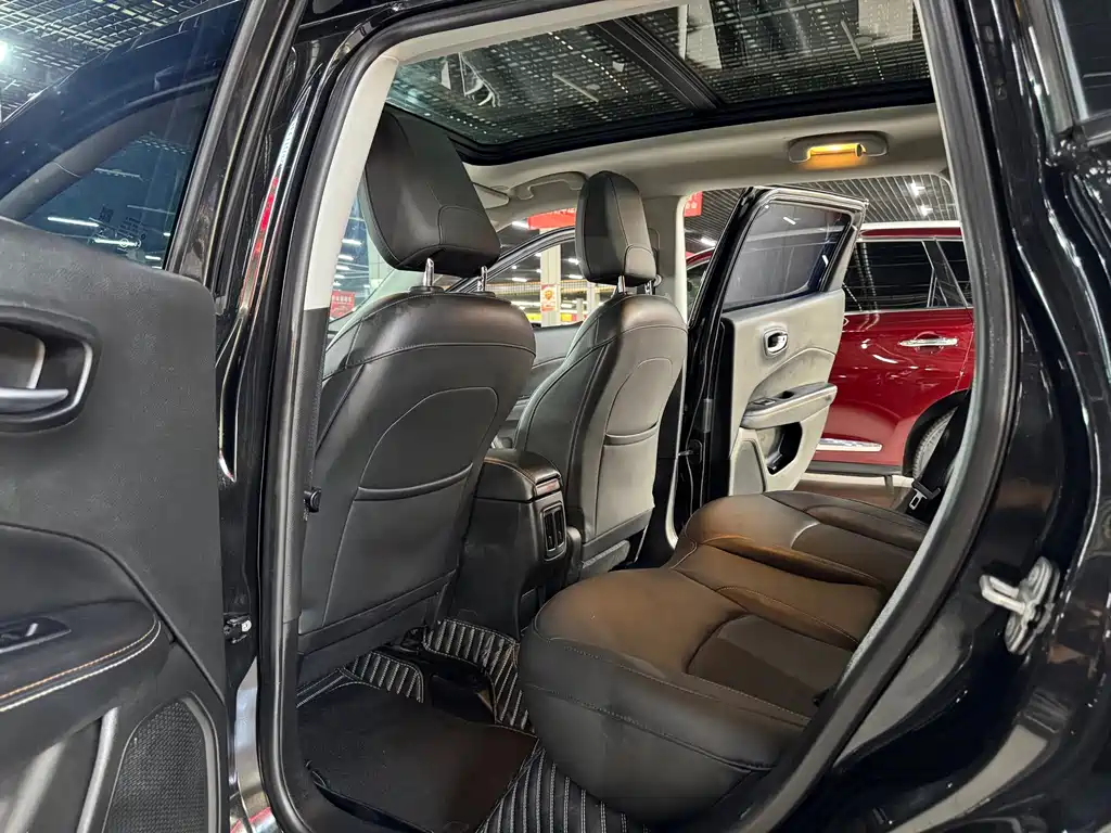 Jeep Compass — фото 10