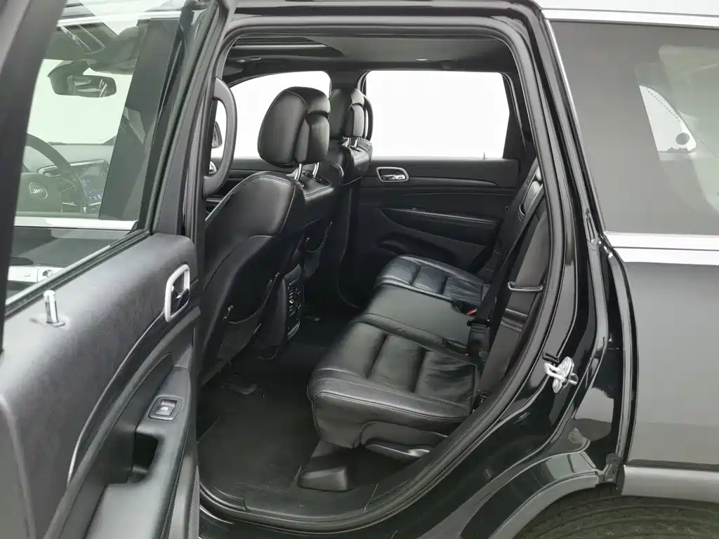 Jeep Grand Cherokee (Import) — фото 15