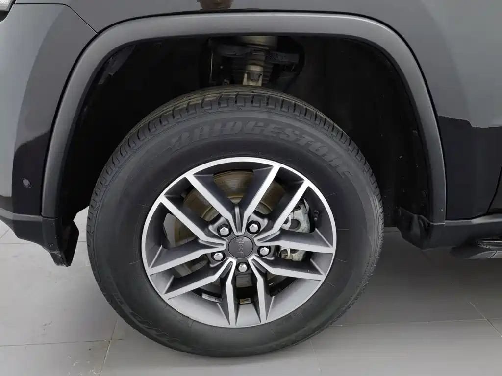 Jeep Grand Cherokee (Import) — фото 17
