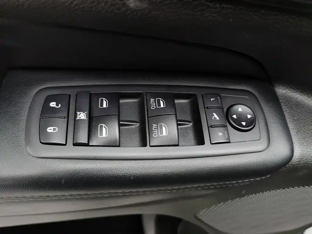Jeep Grand Cherokee (Import) — фото 9