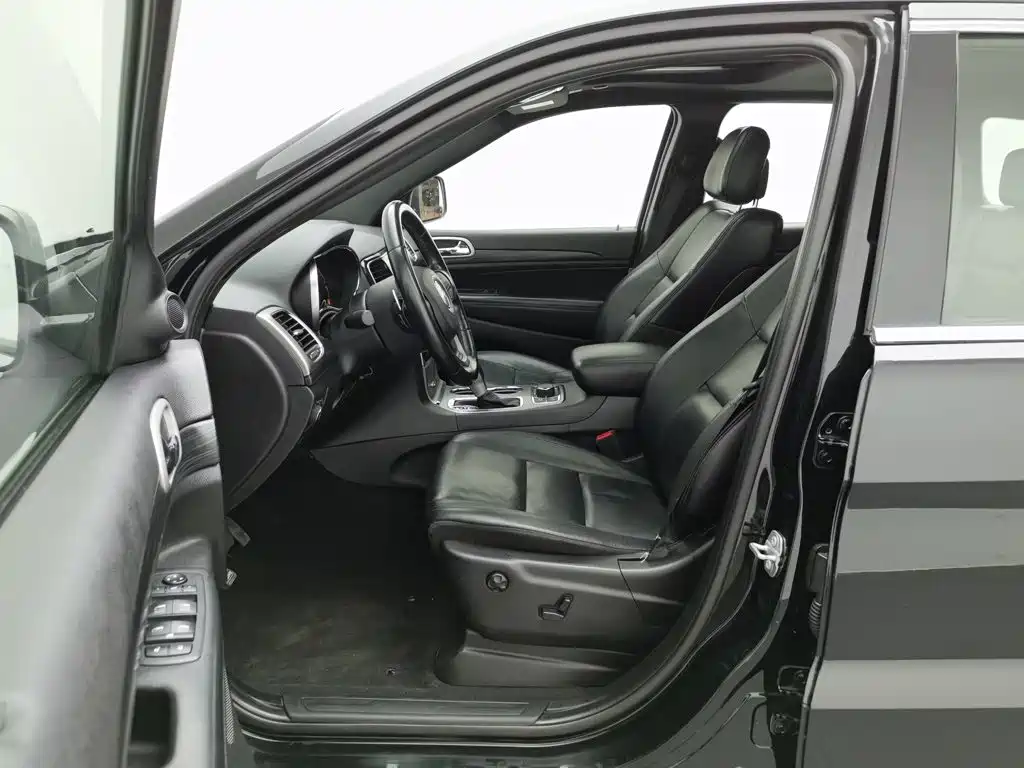 Jeep Grand Cherokee (Import) — фото 10