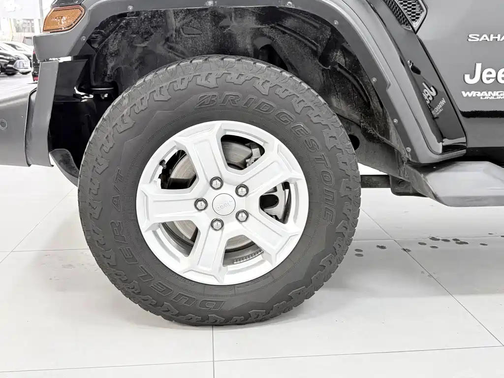 Jeep Wrangler — фото 11