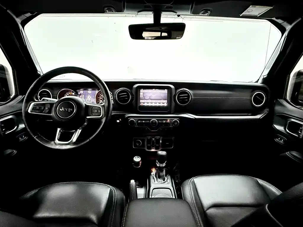 Jeep Wrangler — фото 20