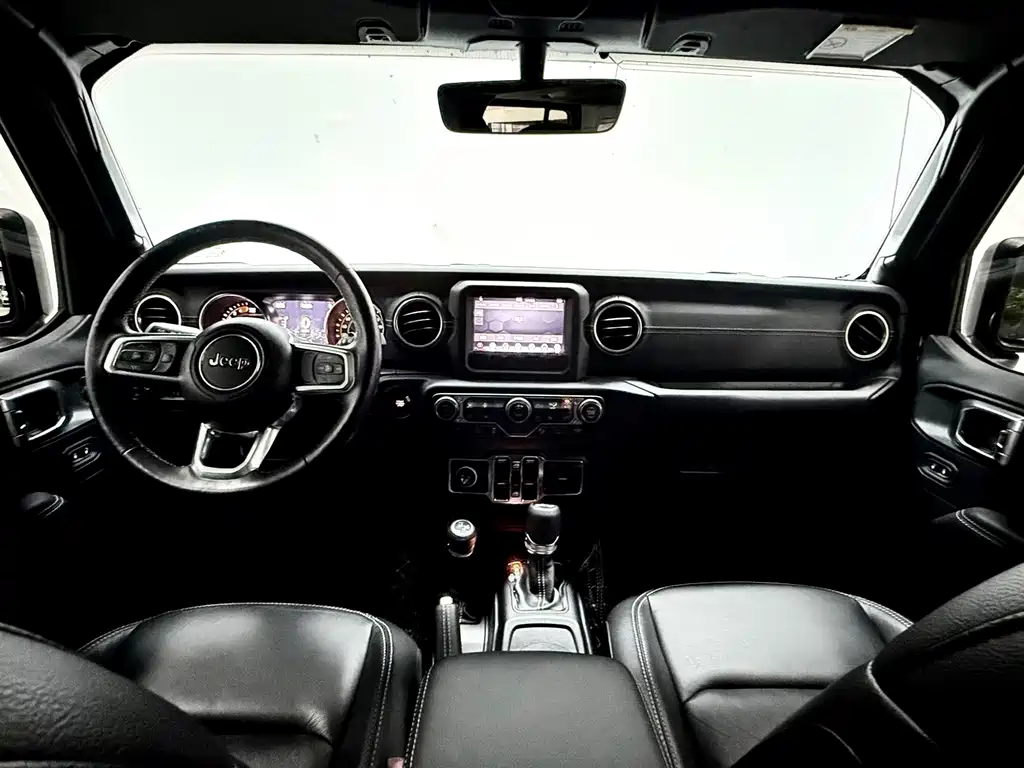 Jeep Wrangler — фото 21