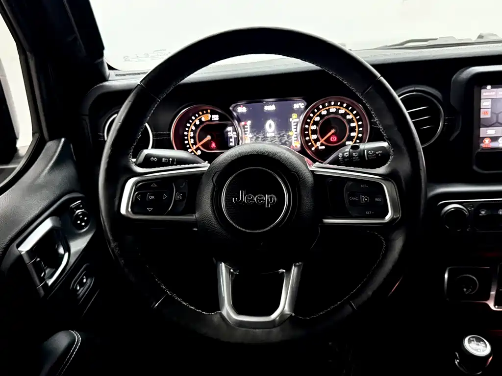 Jeep Wrangler — фото 22