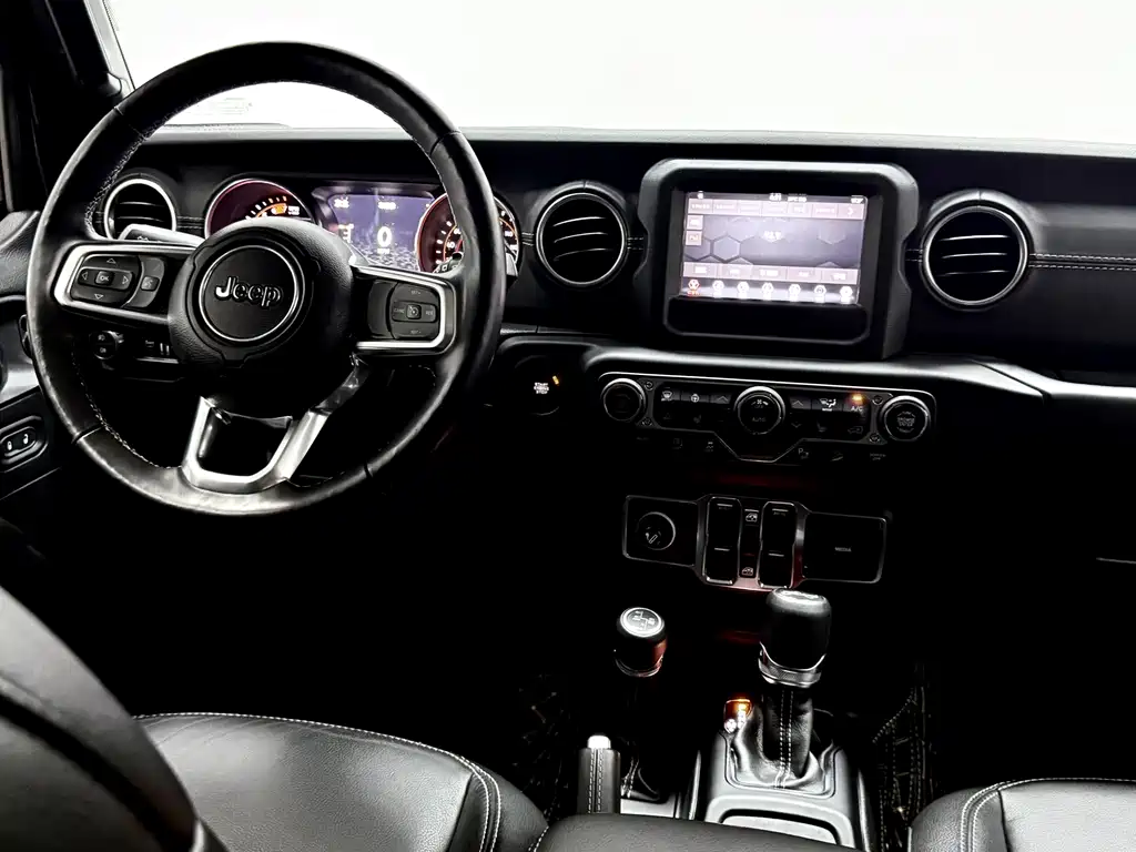 Jeep Wrangler — фото 23