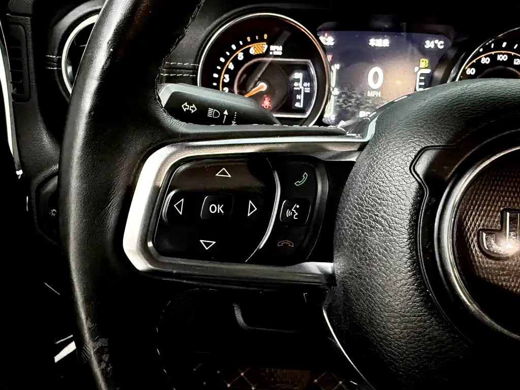 Jeep Wrangler — фото 26
