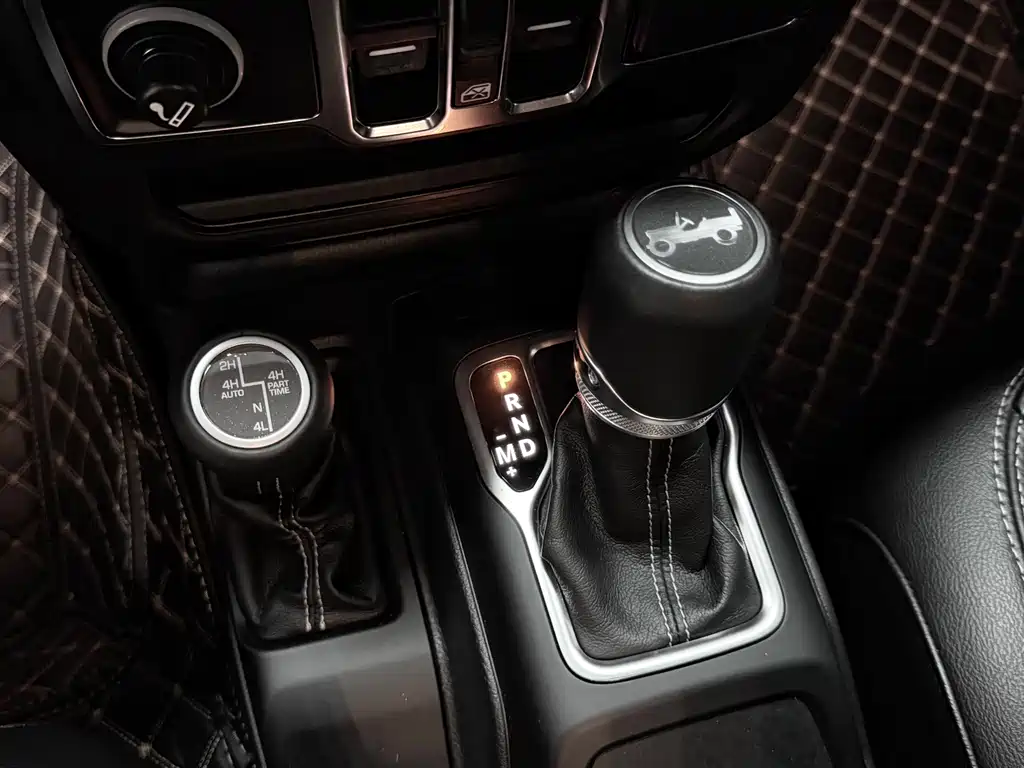 Jeep Wrangler — фото 29
