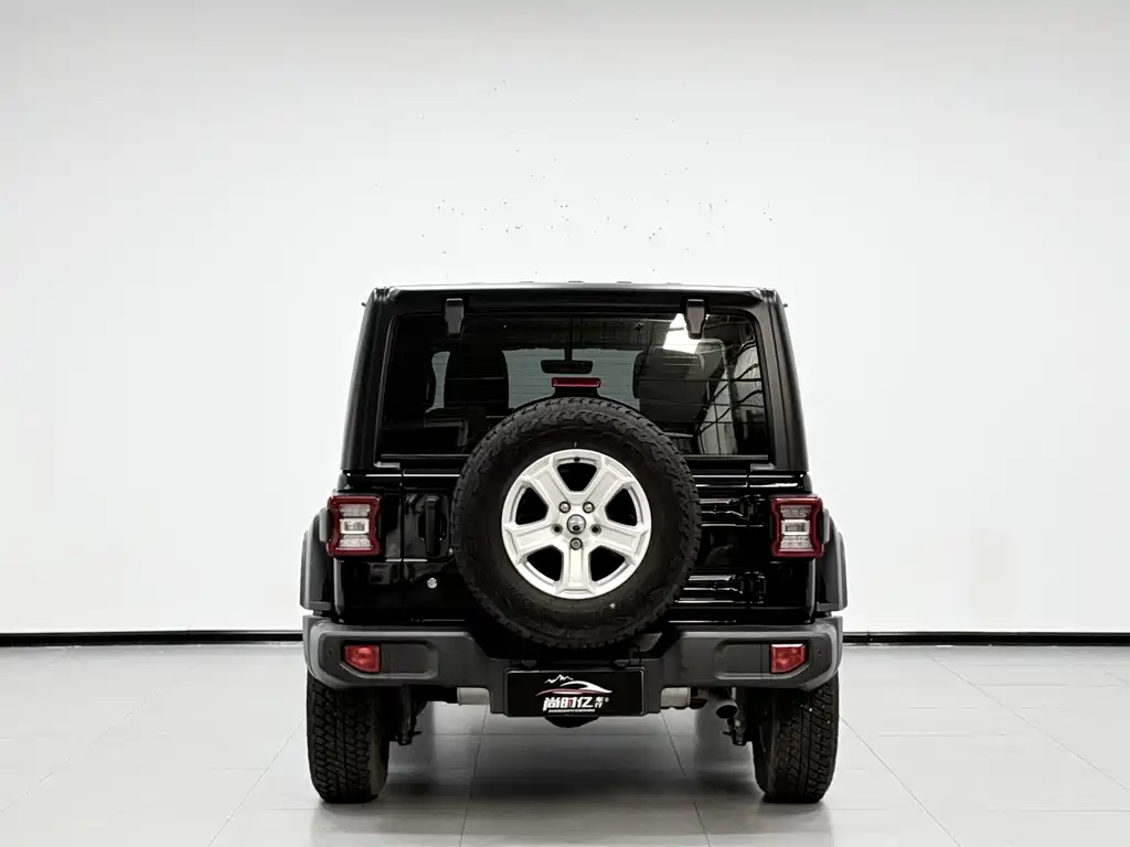 Jeep Wrangler — фото 7