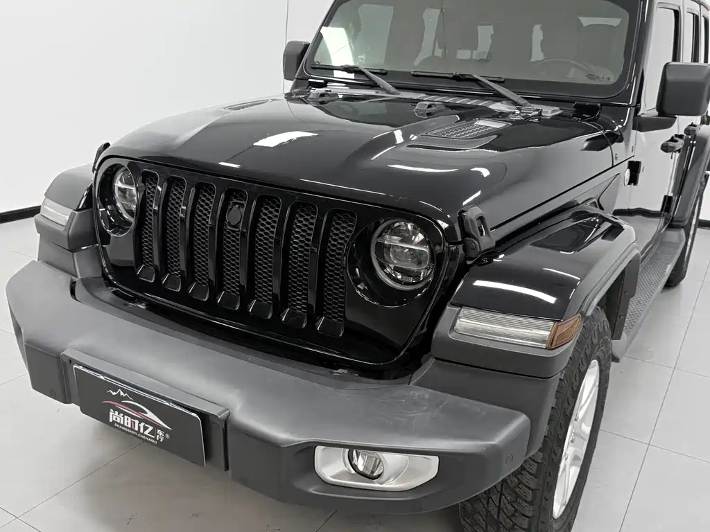 Jeep Wrangler — фото 8