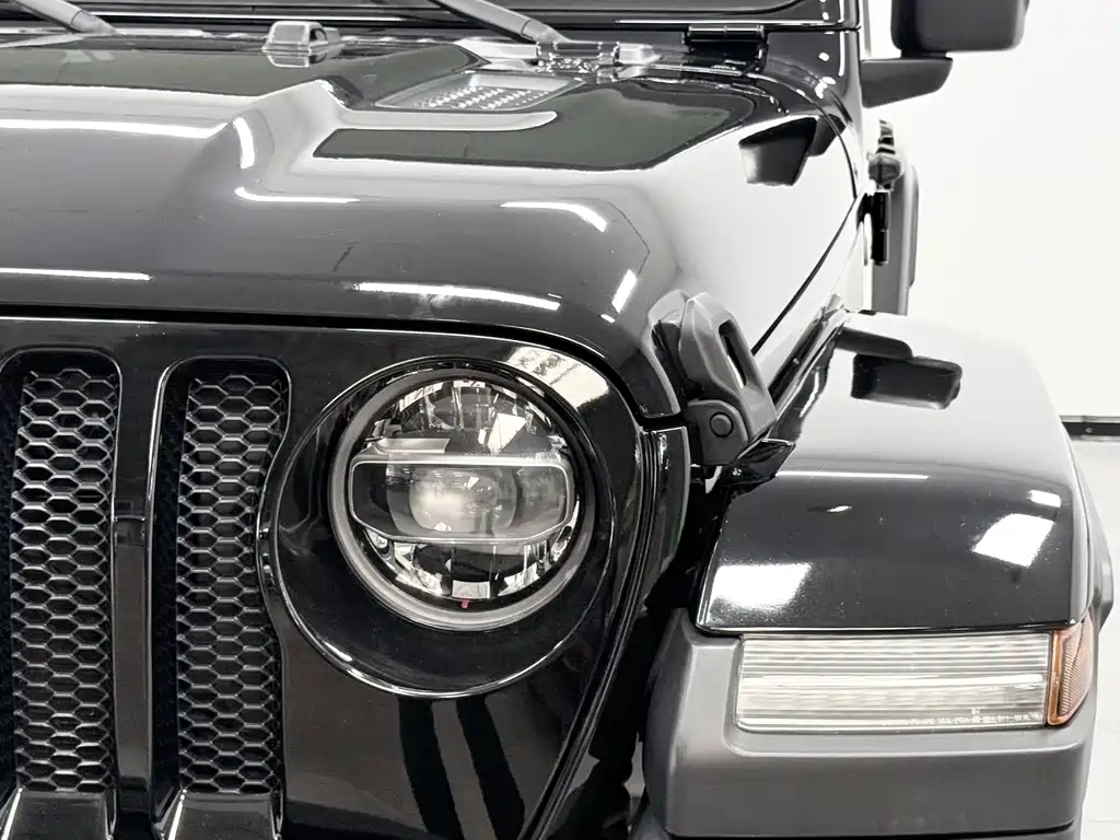 Jeep Wrangler — фото 9