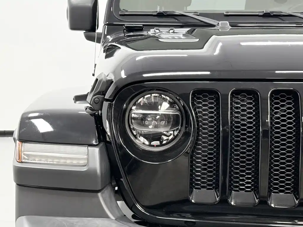 Jeep Wrangler — фото 10