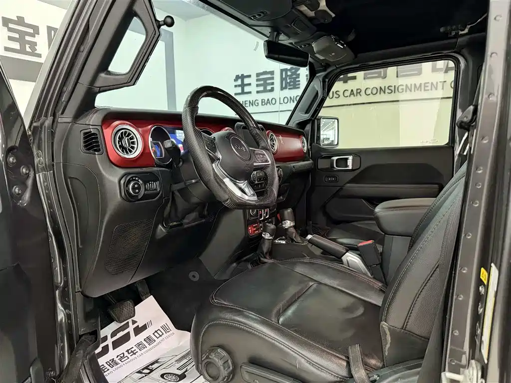 Jeep Wrangler — фото 11