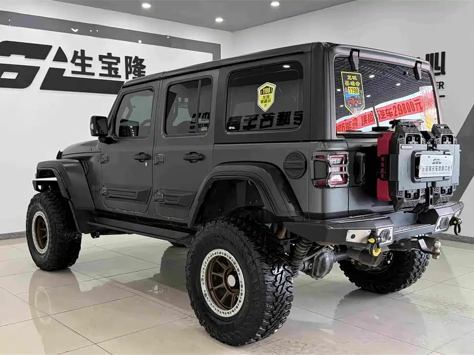 Jeep Wrangler — фото 6